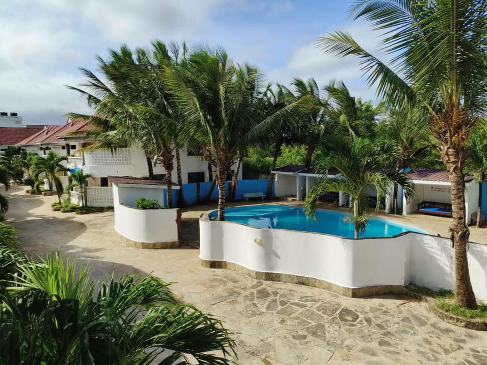 Swimming pool, Swimming pool