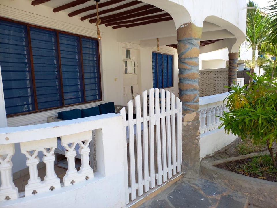 Property building, View (from property/room), Balcony/Terrace