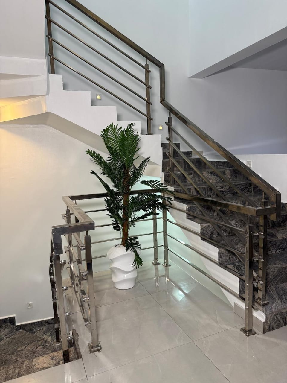 Precious Pavilion - Single Rooms Apartment in Abuja