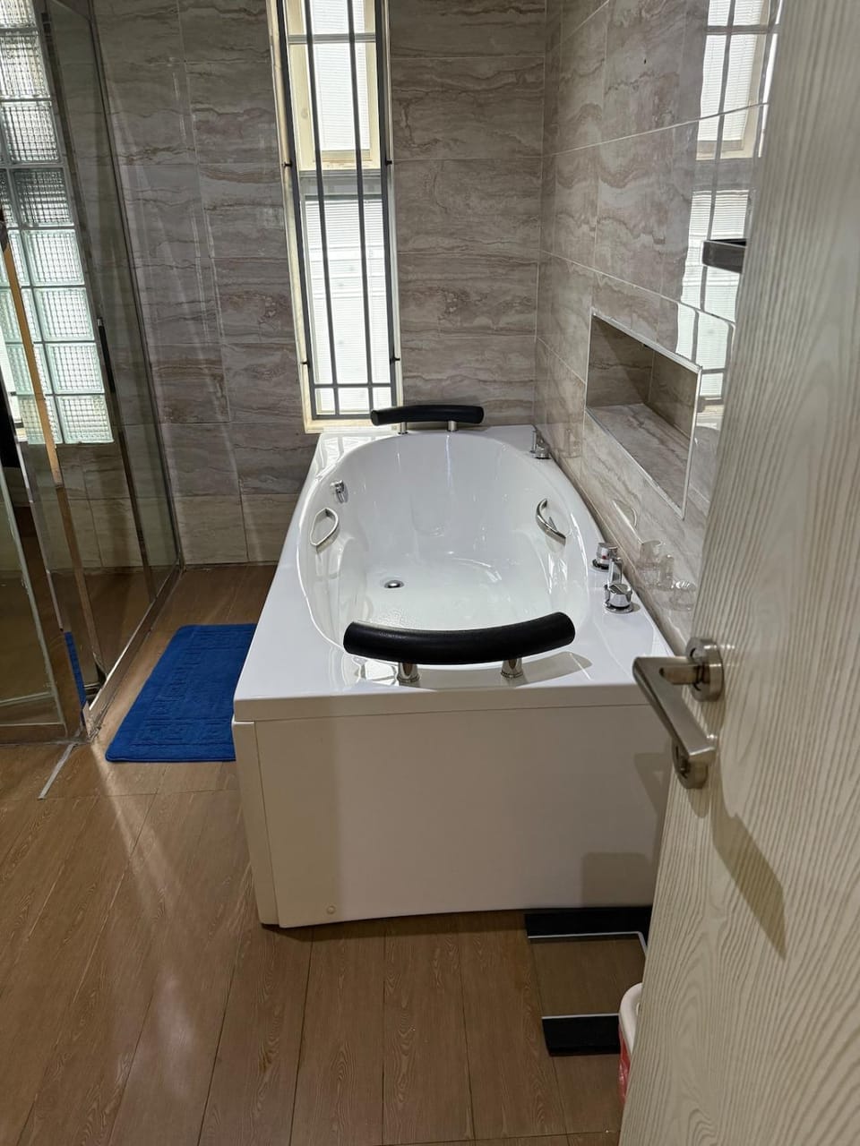 Precious Pavilion - Single Rooms Apartment in Abuja