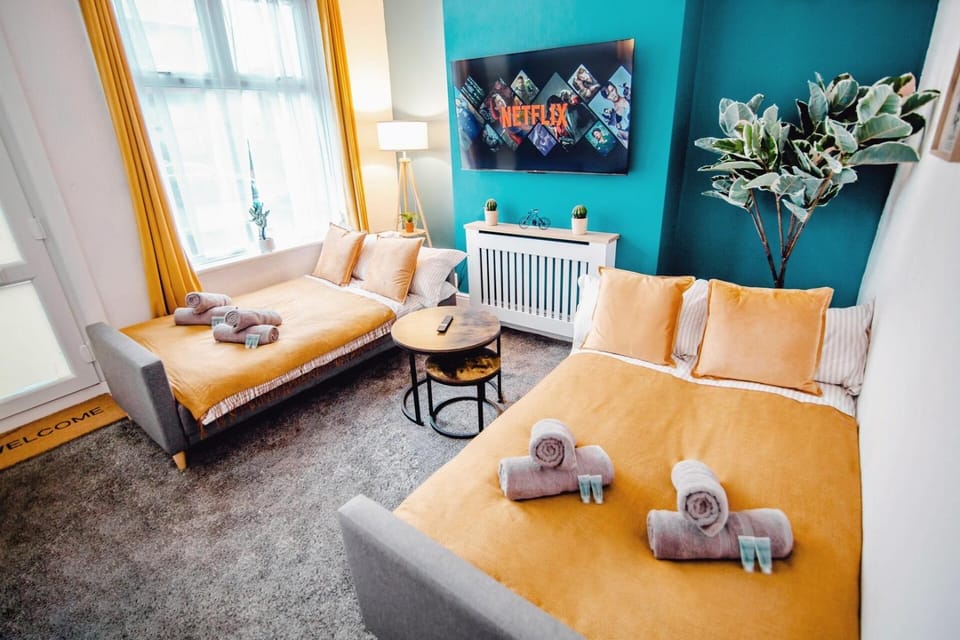 Blue Horizon City Escape | Free Parking | 14PPL House in Sheffield