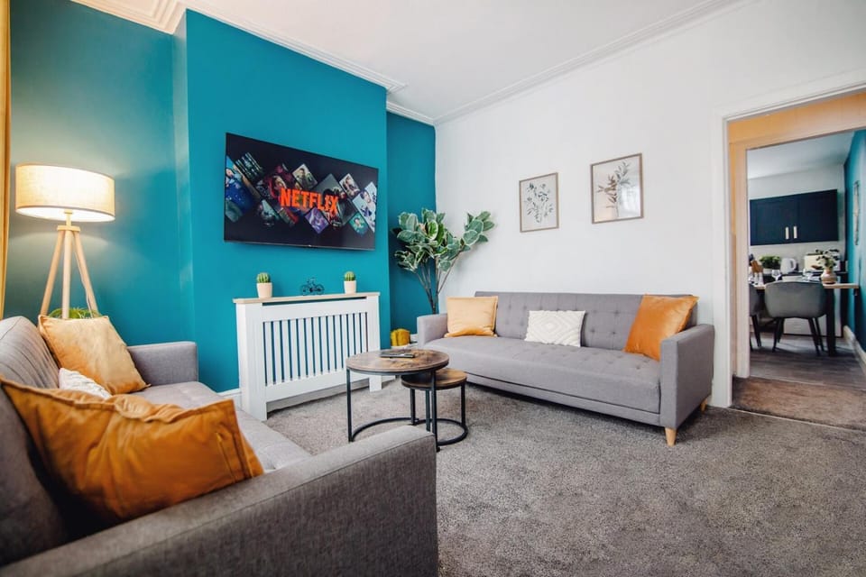 Blue Horizon City Escape | Free Parking | 14PPL House in Sheffield