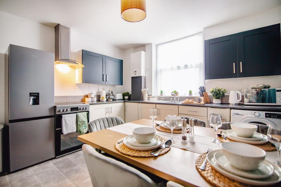 Blue Horizon City Escape | Free Parking | 14PPL House in Sheffield