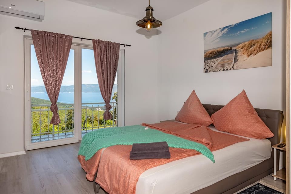 Bed, Photo of the whole room, Bedroom, Sea view