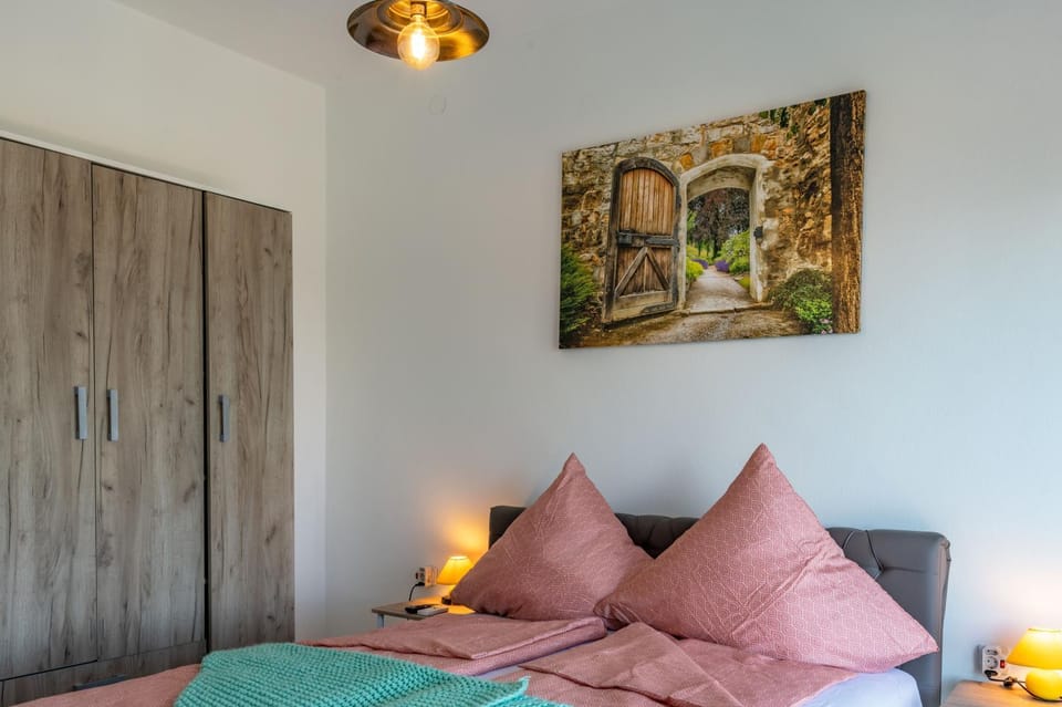 Bed, Decorative detail, Bedroom, wardrobe