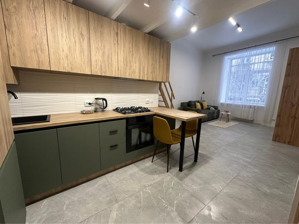 Kitchen or kitchenette, Dining area, stove