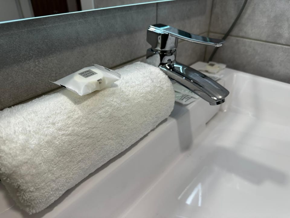 Bathroom, Bath, towels