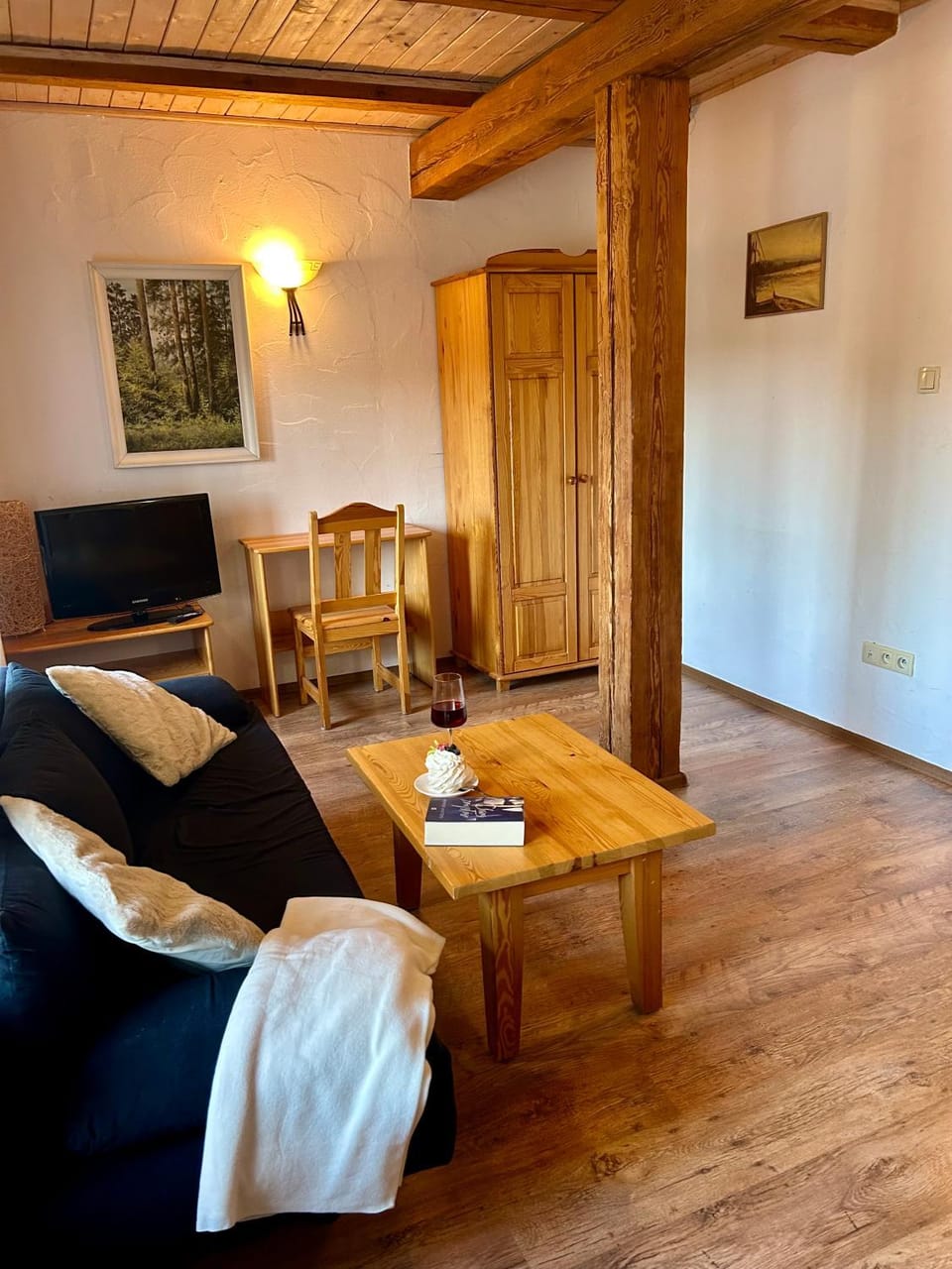 Communal lounge/ TV room, TV and multimedia, Living room, Photo of the whole room, Seating area, Evening entertainment