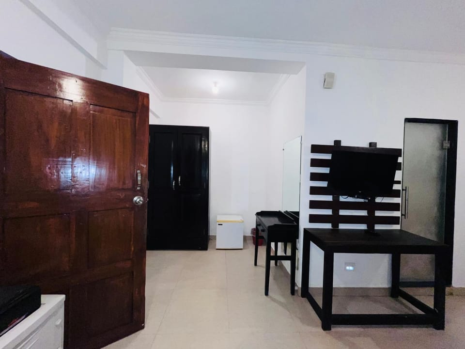 TV and multimedia, Kitchen or kitchenette, wardrobe