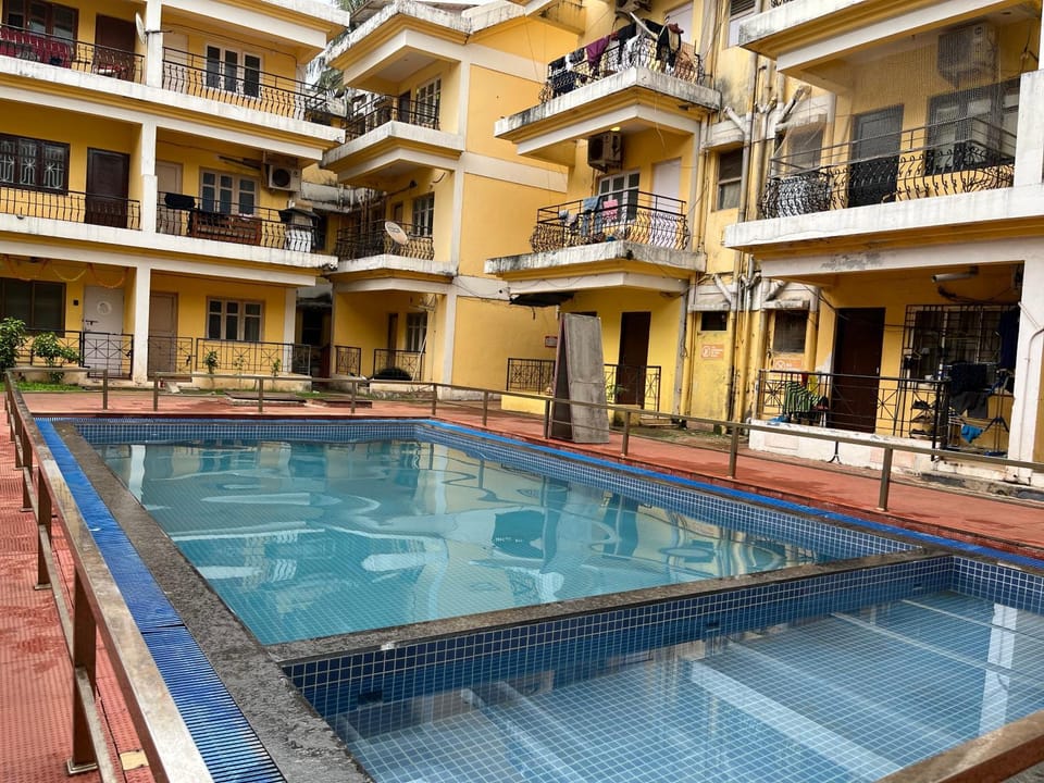 Property building, Day, Pool view, Swimming pool, sunbed