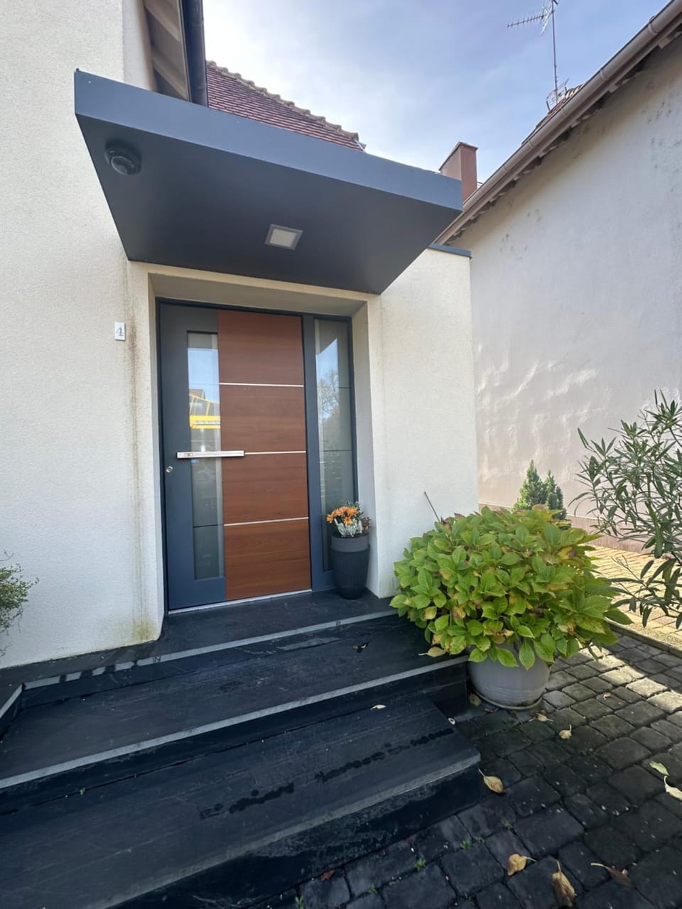 Facade/entrance