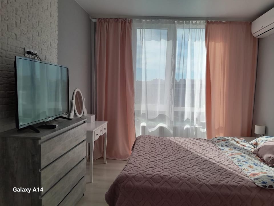 Bed, TV and multimedia, Photo of the whole room, Bedroom, air conditioner