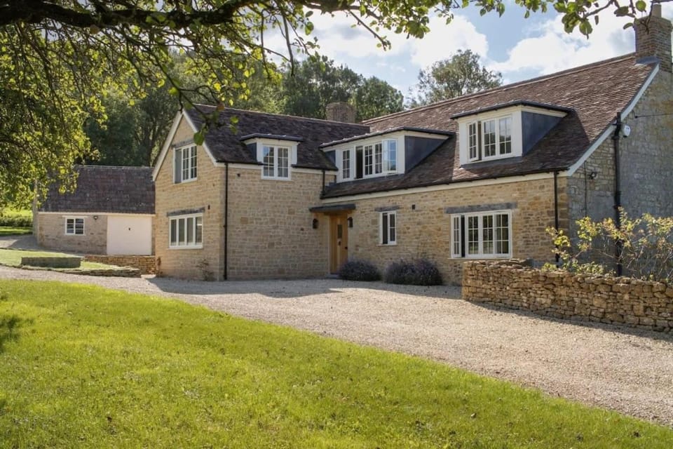 Beautiful Farmhouse & Garden in Heart of Somerset House in South Somerset District