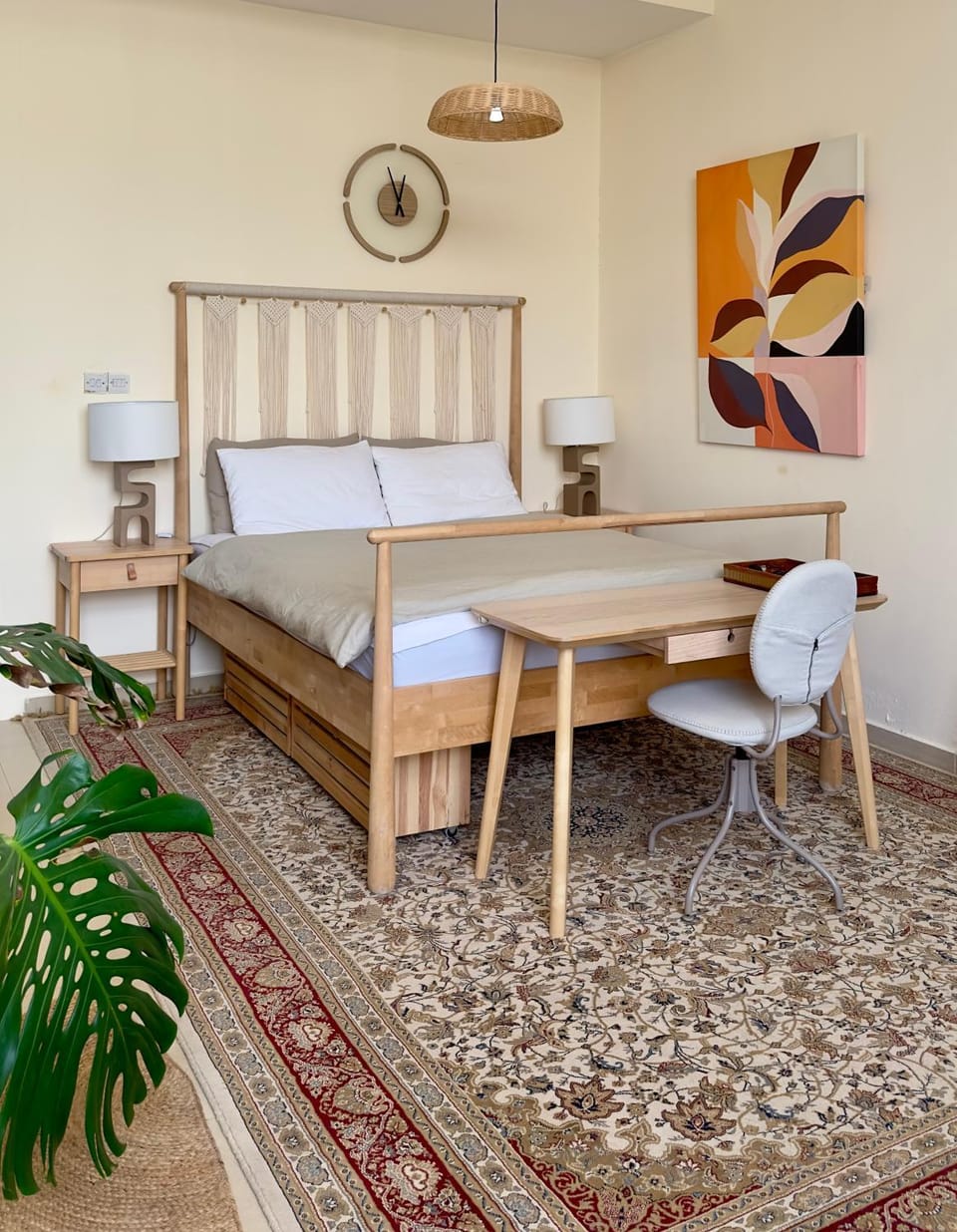 Bed, Living room, Photo of the whole room, Seating area, Dining area, Bedroom