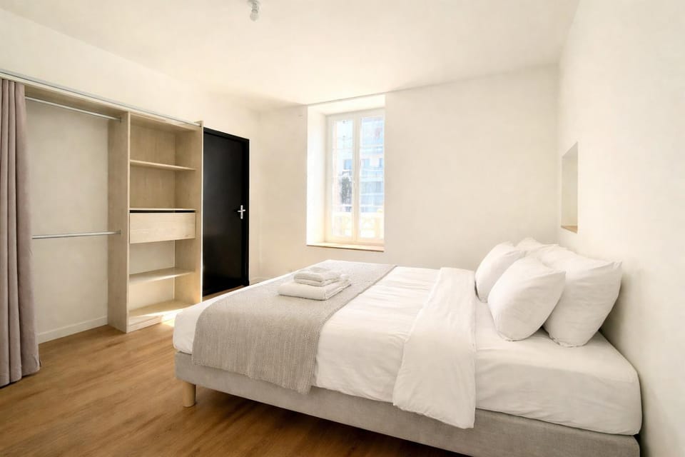 jolie logement centre ville avec parking quartier gare Apartment in St-Malo