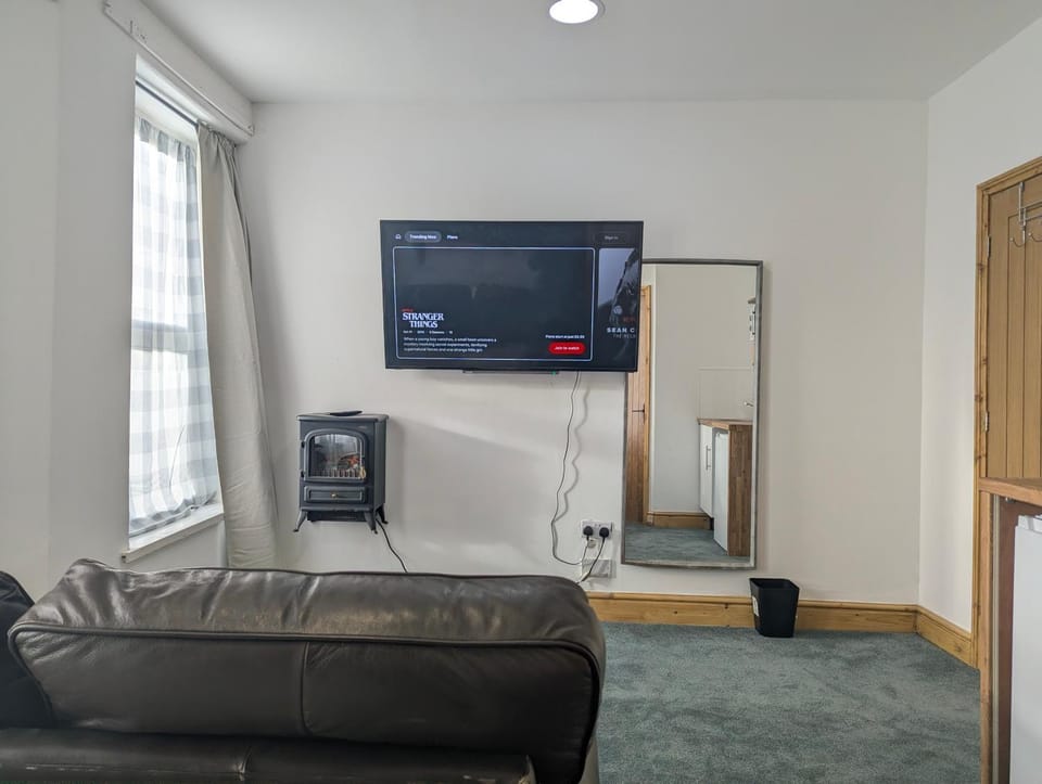 Inner-City Bedsits Flat 6 to 9 Apartment in Cardiff