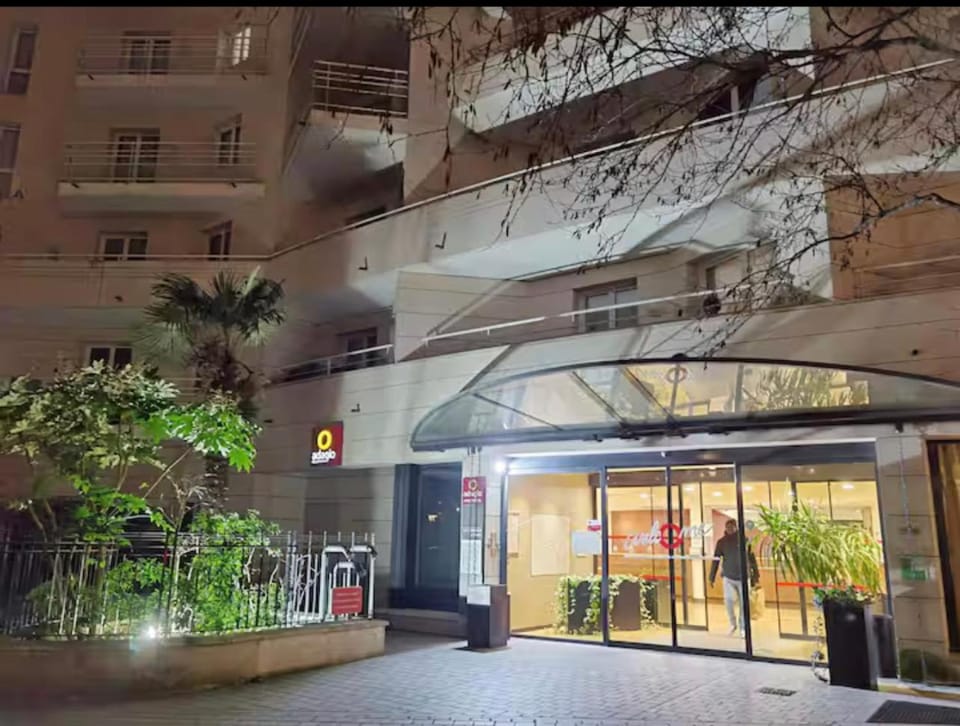 Luxueux Appartement La Défense Arena Concert Apartment in Courbevoie