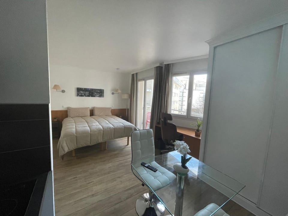 Luxueux Appartement La Défense Arena Concert Apartment in Courbevoie