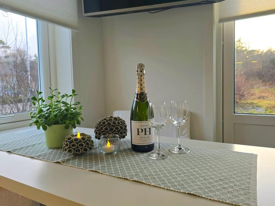 Nybyggd loftstuga i centrala Grebbestad House in Västra Götaland County
