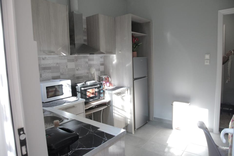 Kitchen or kitchenette, oven, stove