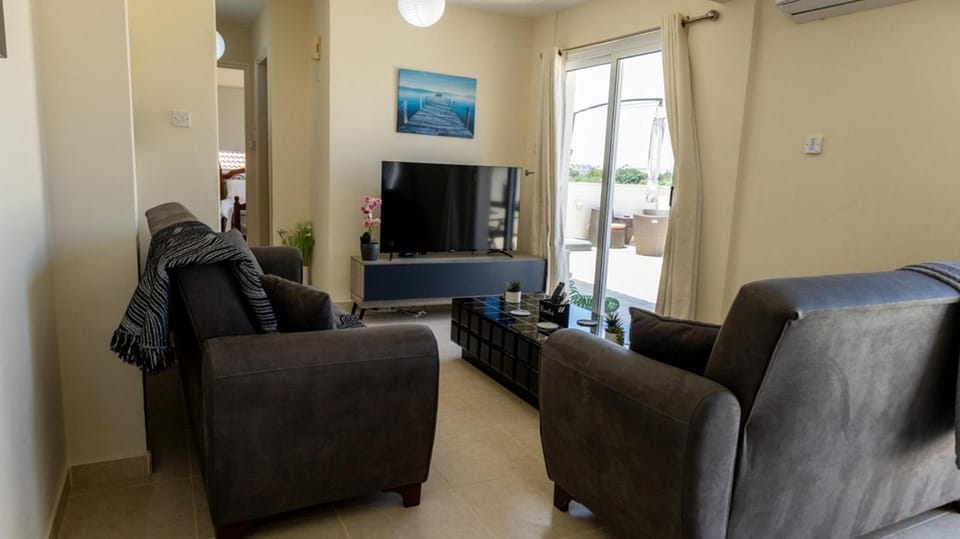 Penthouse Apartment Sleeps 4 - Sea Views Pool Apartment in Paralimni