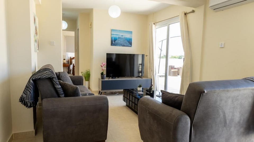 Penthouse Apartment Sleeps 4 - Sea Views Pool Apartment in Paralimni