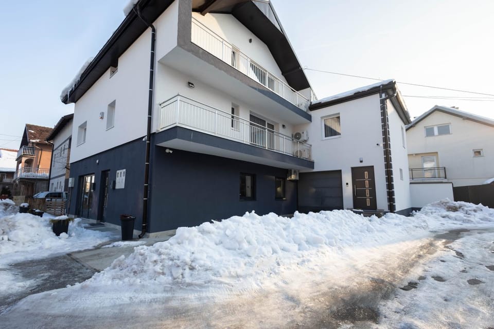 Property building, Neighbourhood