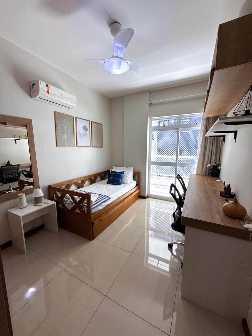 Bed, Photo of the whole room, Bedroom, air conditioner