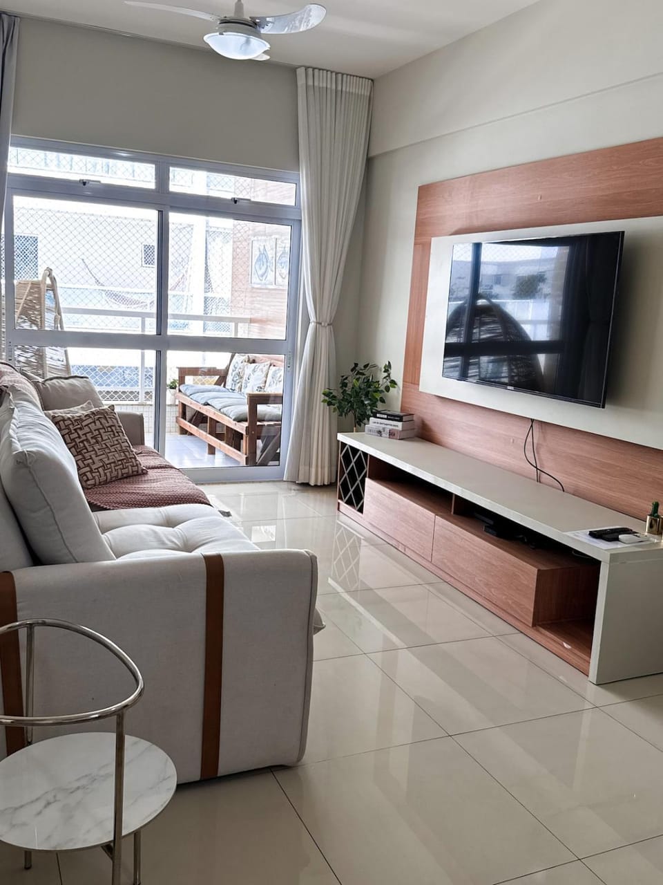 Communal lounge/ TV room, TV and multimedia, Living room, Seating area, Evening entertainment