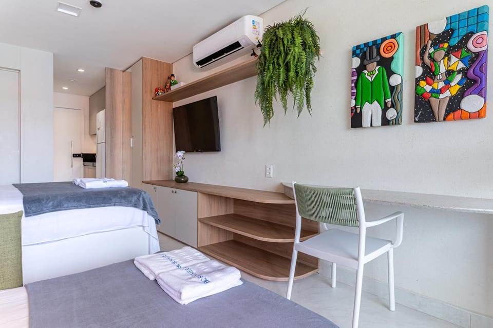 Bed, TV and multimedia, Photo of the whole room, Seating area, Dining area, Bedroom, air conditioner