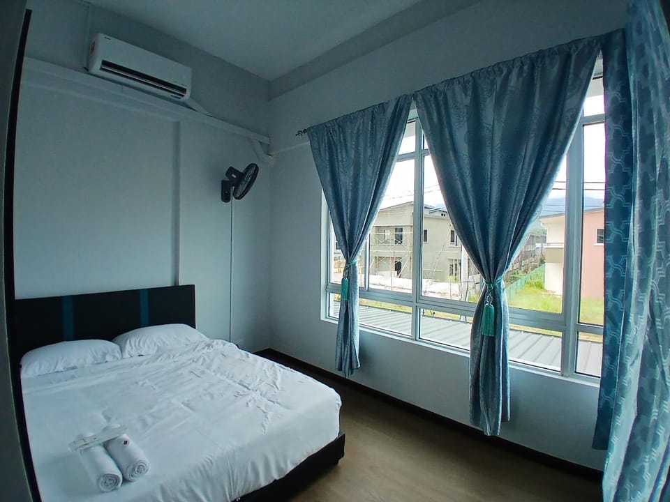 Bedroom, towels