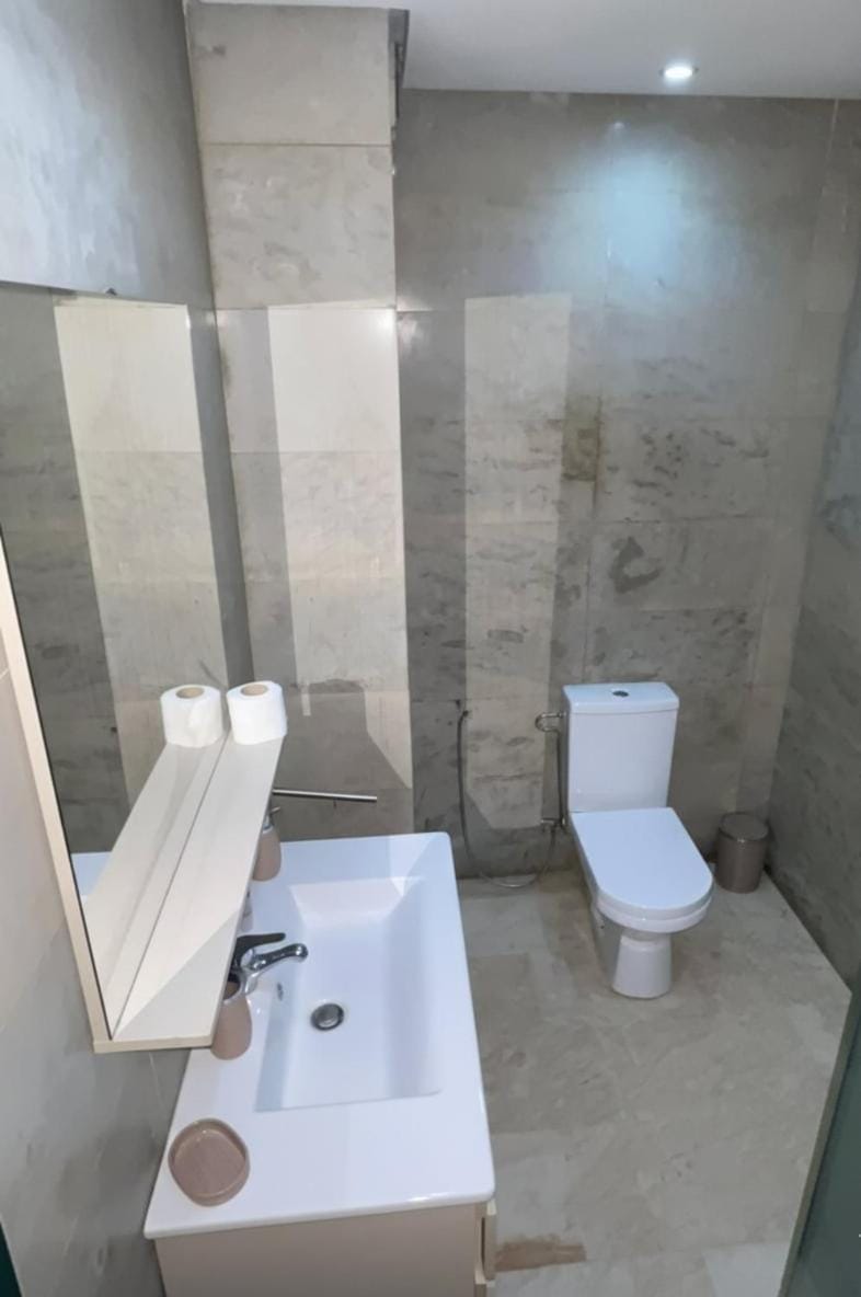 Shower, Toilet, Bathroom, bidet, towels