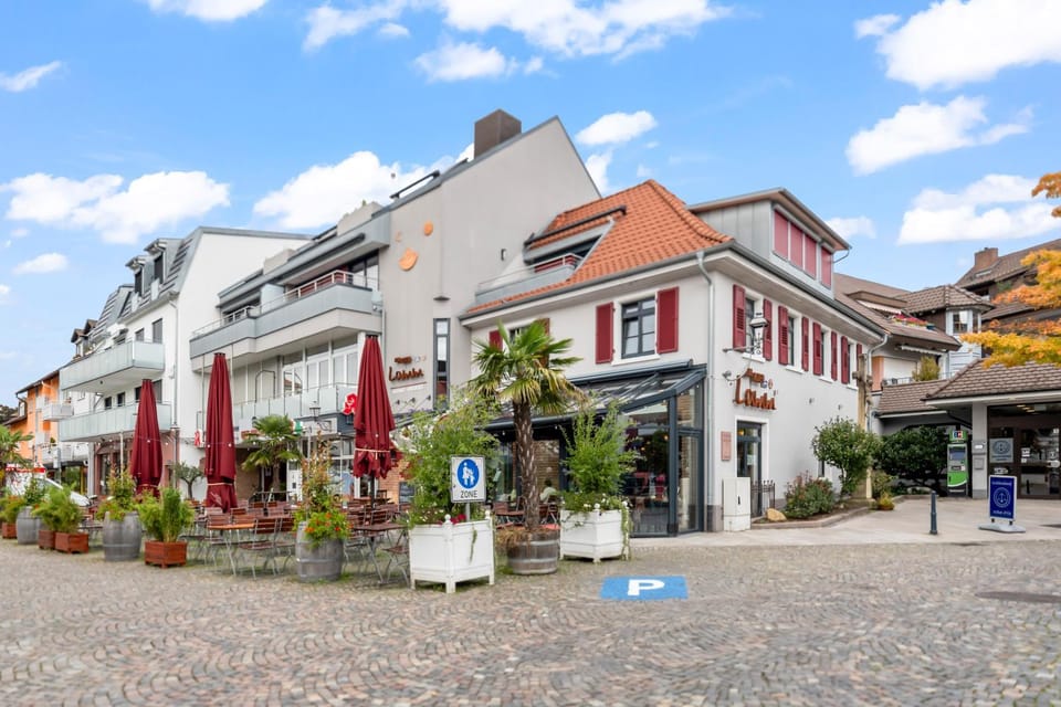 Property building, Day, Neighbourhood, City view, Location