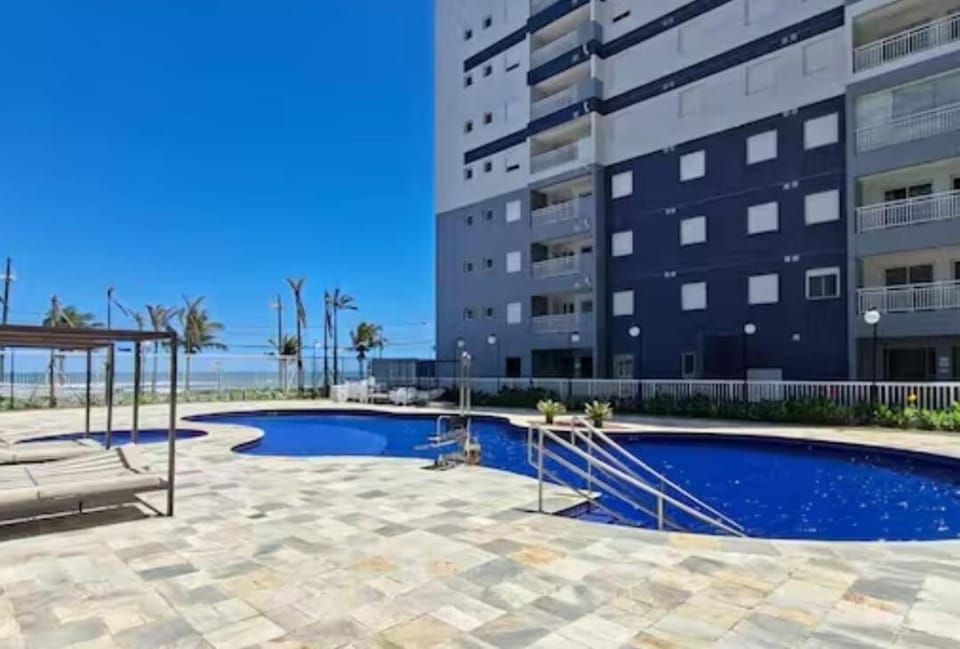 pé na areia em Mongagua Apartment in State of São Paulo