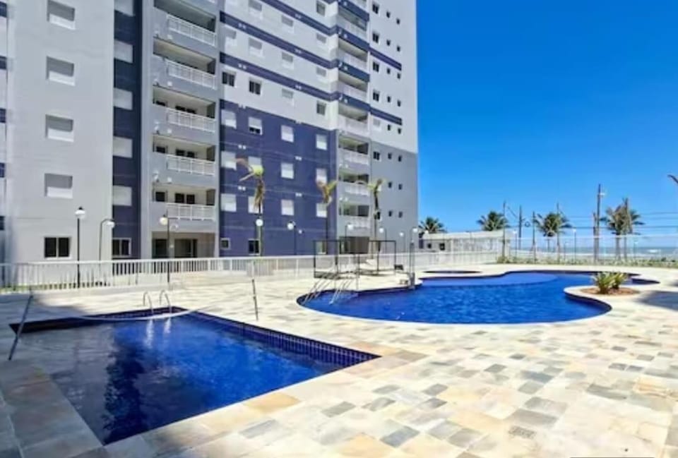 pé na areia em Mongagua Apartment in State of São Paulo