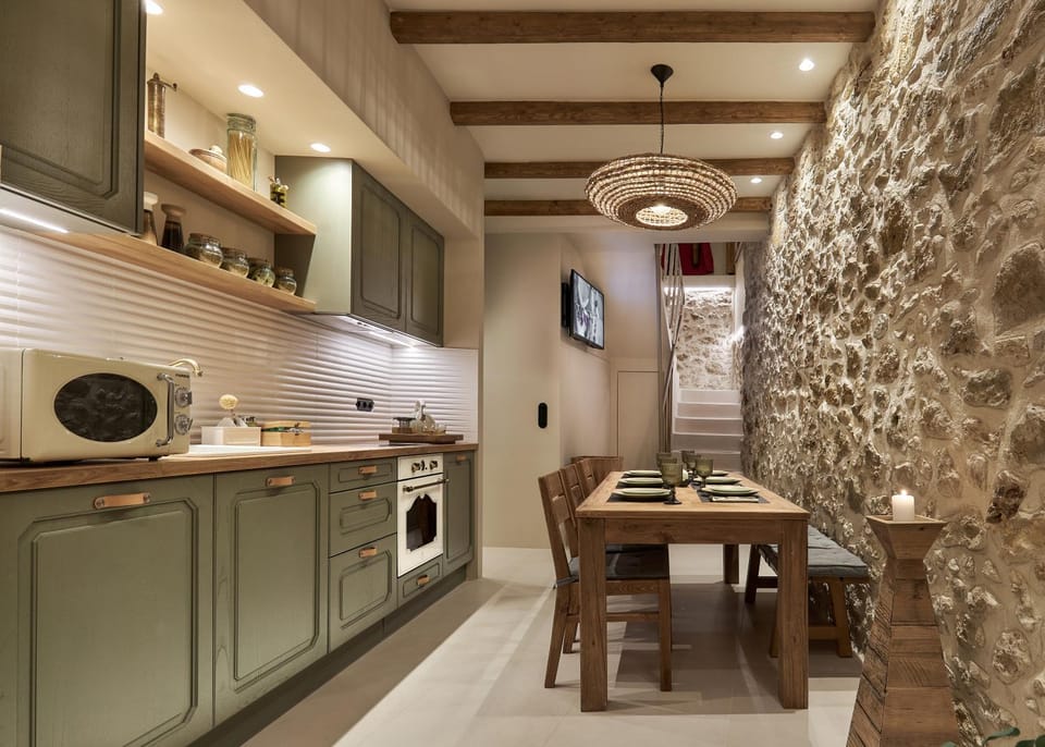 Kitchen or kitchenette, Dining area, oven, stove