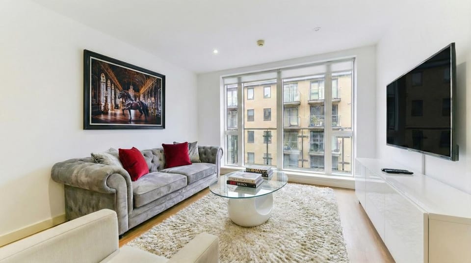 Communal lounge/ TV room, TV and multimedia, Living room, Seating area, Evening entertainment