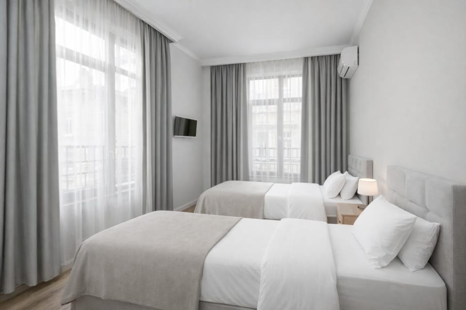 Bed, TV and multimedia, Photo of the whole room, air conditioner