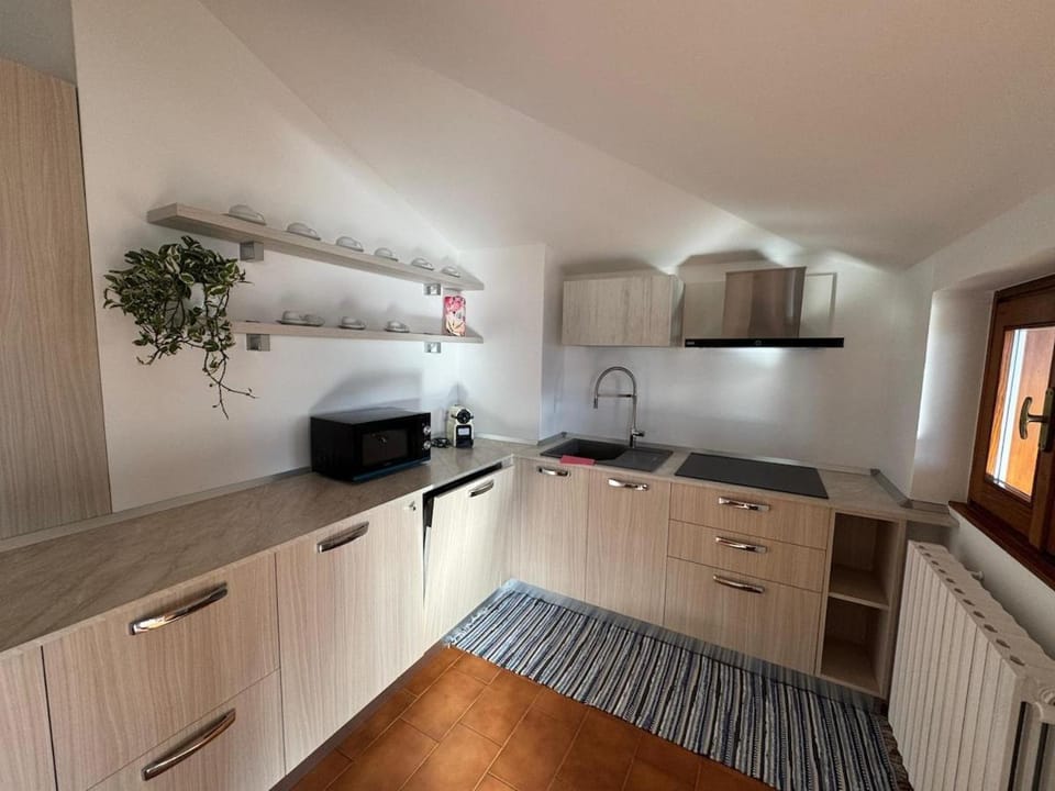 Appartamento con ampia terrazza nel cuore di Traona Apartment in Province of Lecco