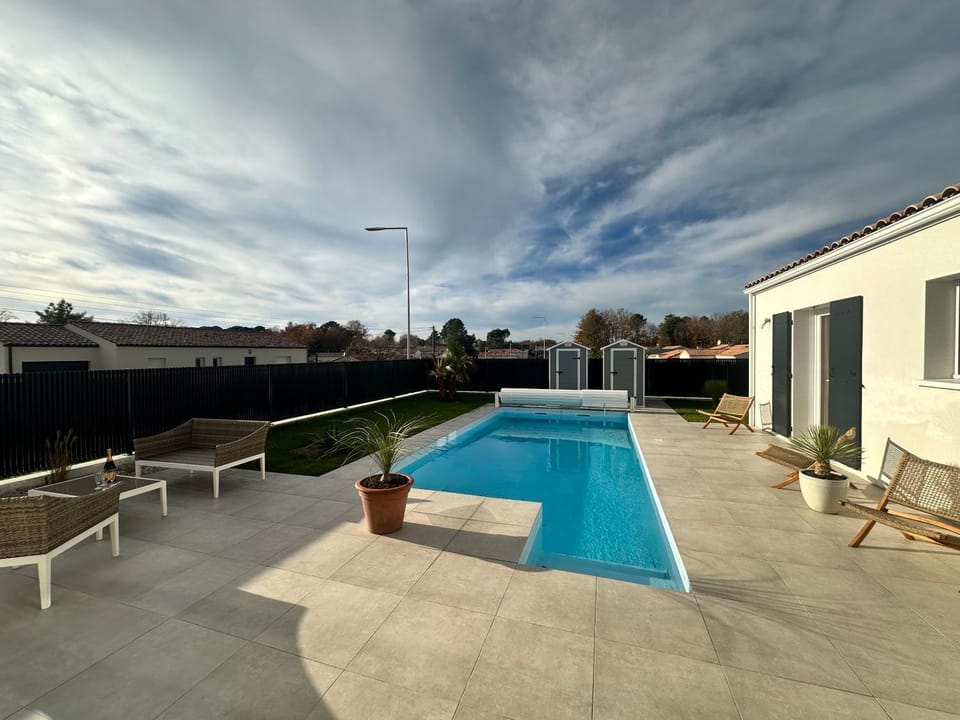 Pool view, Swimming pool