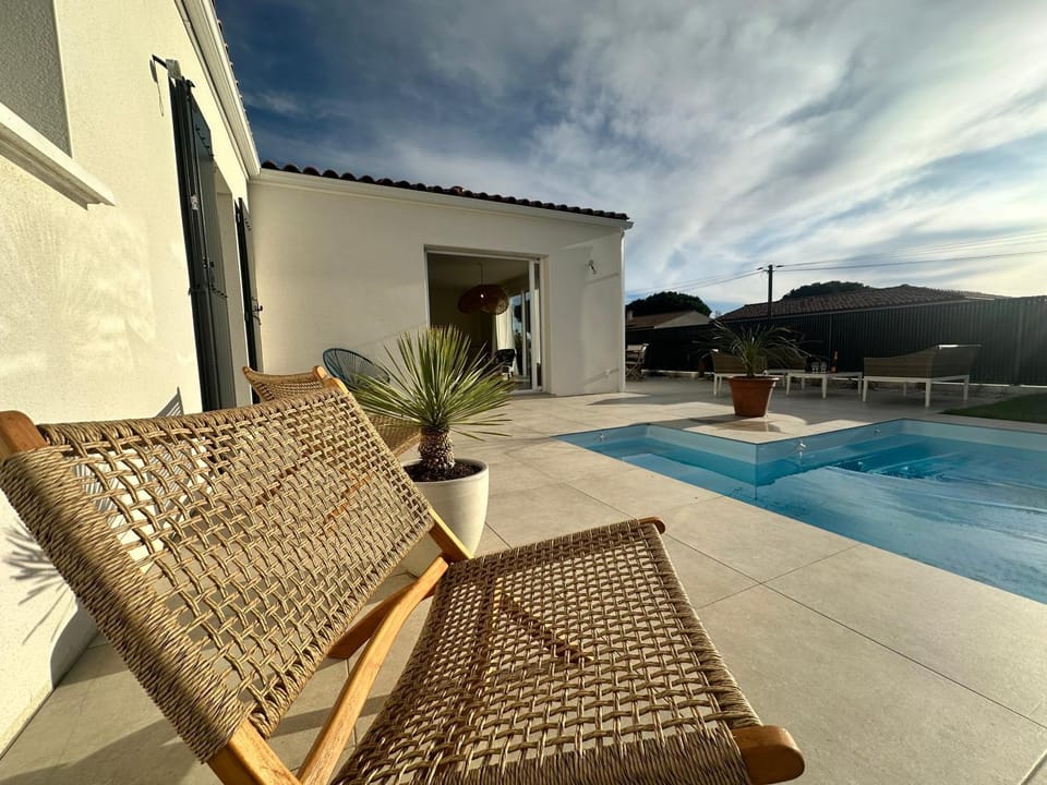 Patio, Pool view, Swimming pool