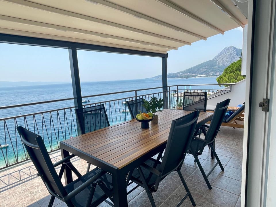 View (from property/room), Balcony/Terrace, Seating area, Sea view