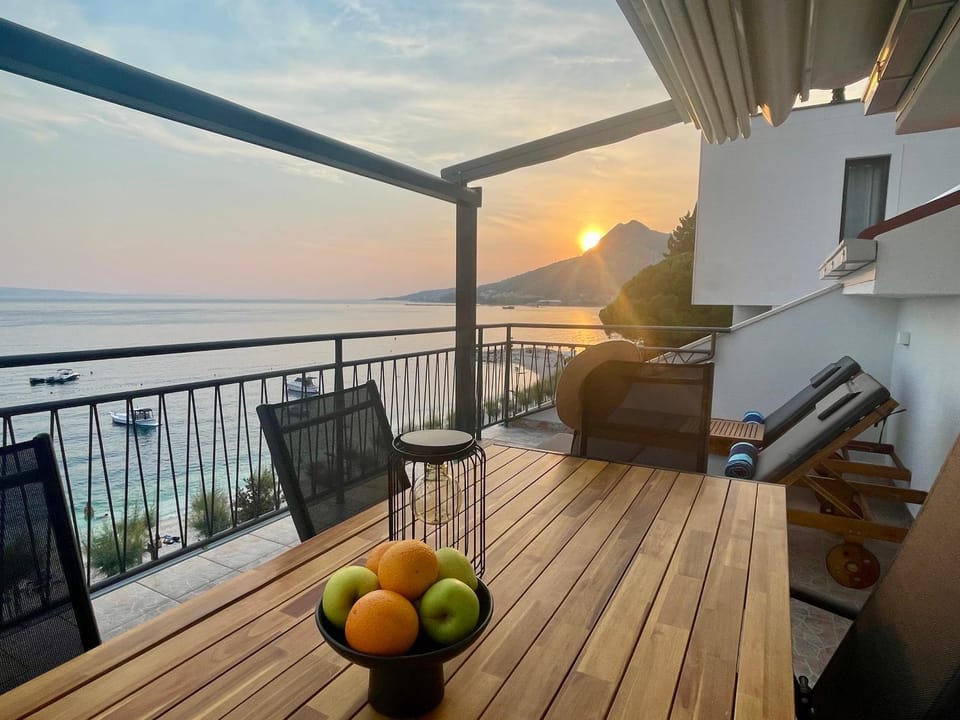 Balcony/Terrace, Seating area, Dining area, Sea view, Sunset