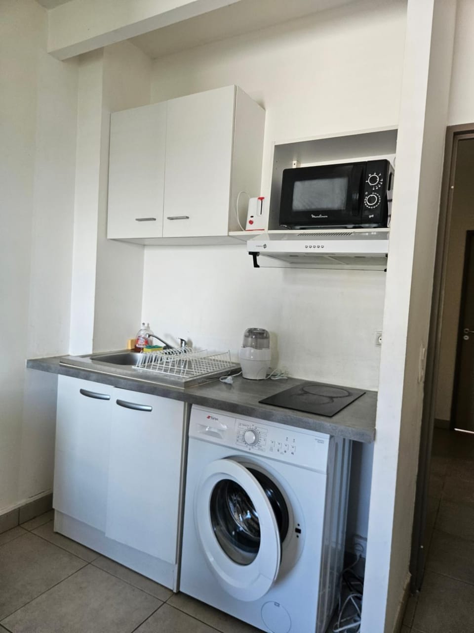 Appartement autonome dans Duplex spacieux Apartment in Réunion