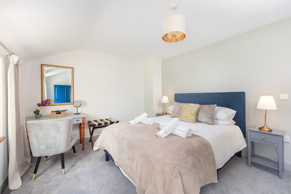 Modern Cottage Countryside Views Private Parking House in Mendip District
