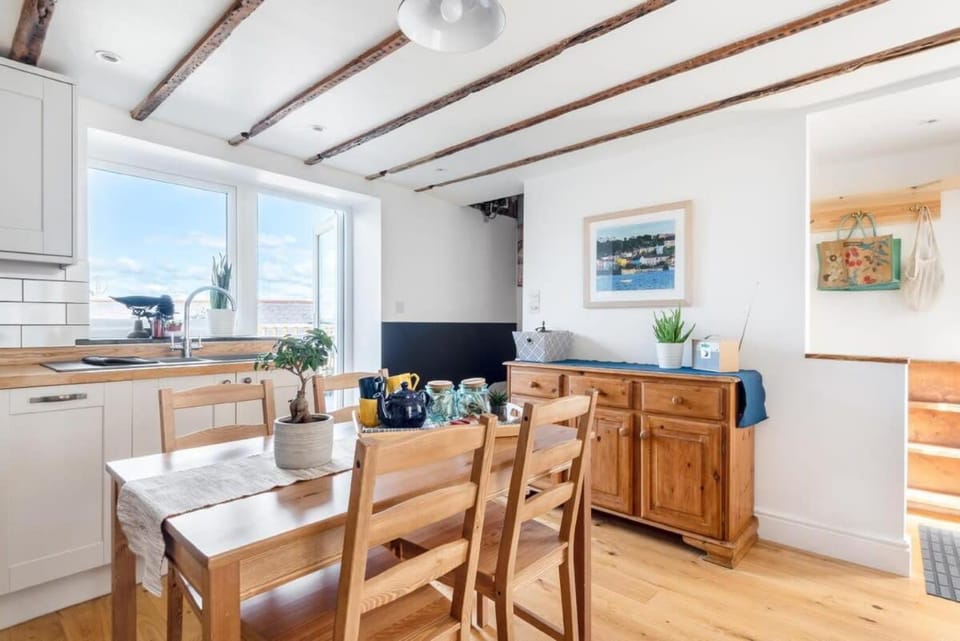 Cosy Fisherman's Cottage with Balcony & Sea Views House in Plymouth