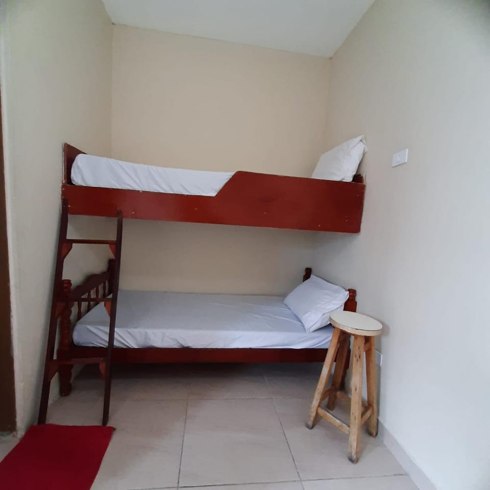 Bedroom, bunk bed