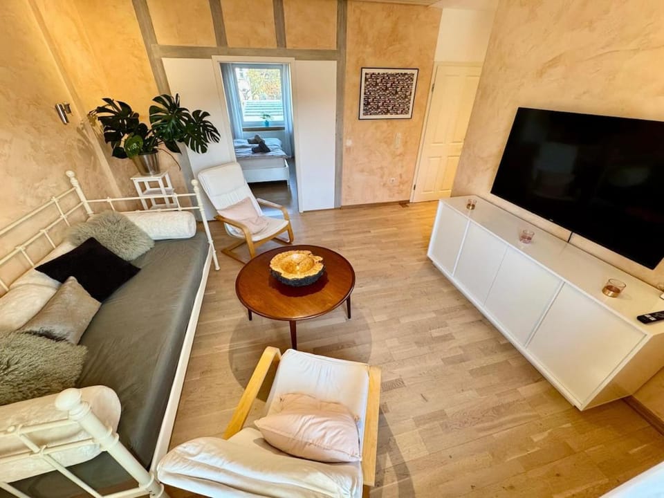 Communal lounge/ TV room, Living room, Photo of the whole room, Seating area, Evening entertainment, Bedroom