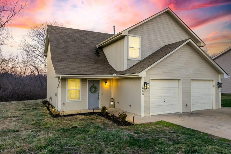 The Perfect World Cup Fan House 3BR with Private Garage House in Liberty