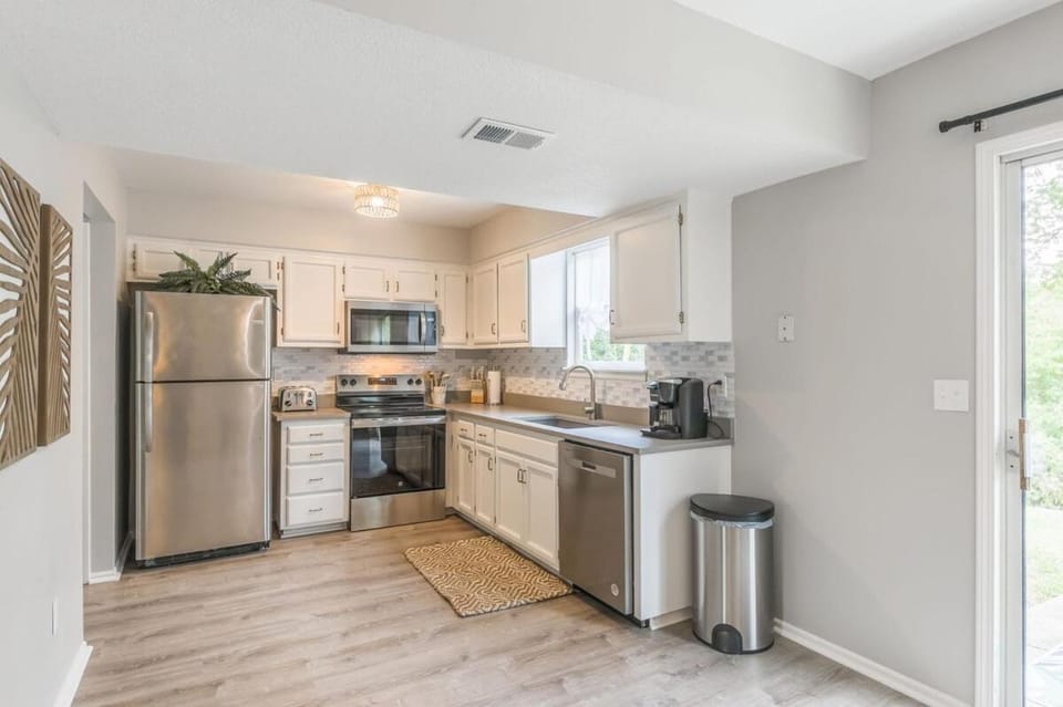 The Perfect World Cup Fan House 3BR with Private Garage House in Liberty